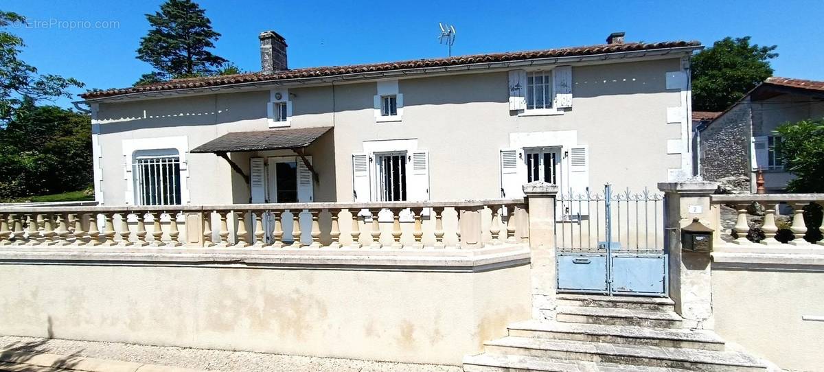 Maison à BOURG-CHARENTE