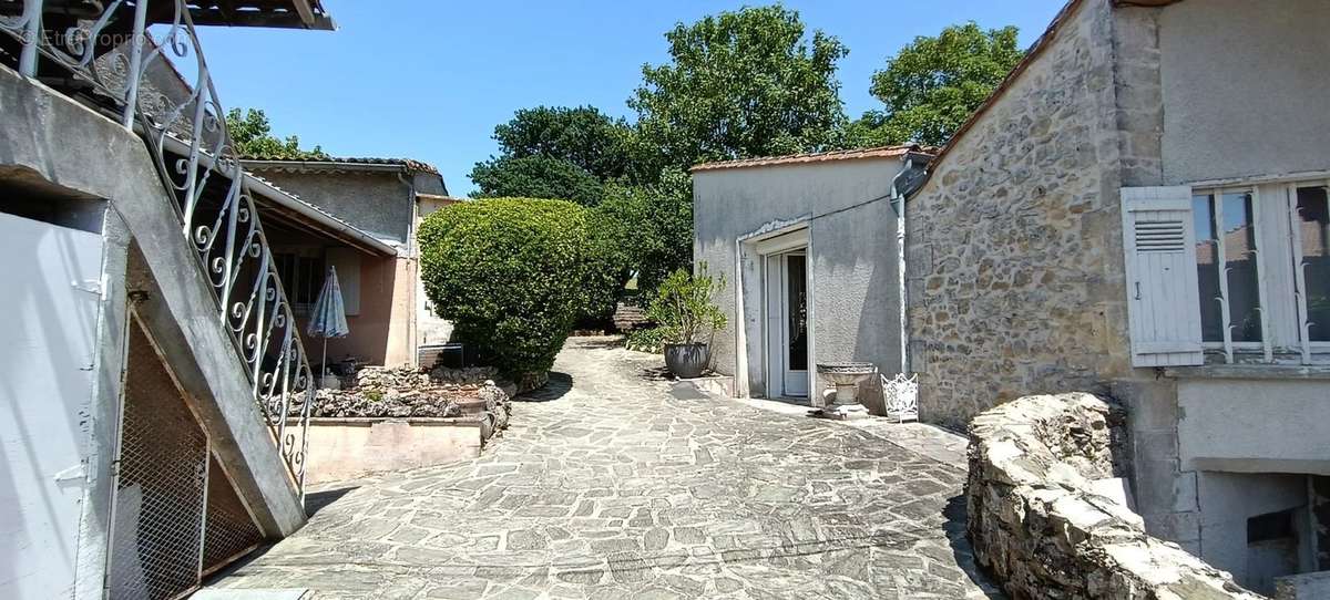 Maison à BOURG-CHARENTE