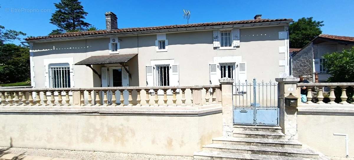 Maison à BOURG-CHARENTE