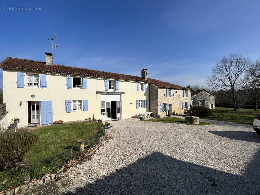 Maison à CHASSENEUIL-SUR-BONNIEURE