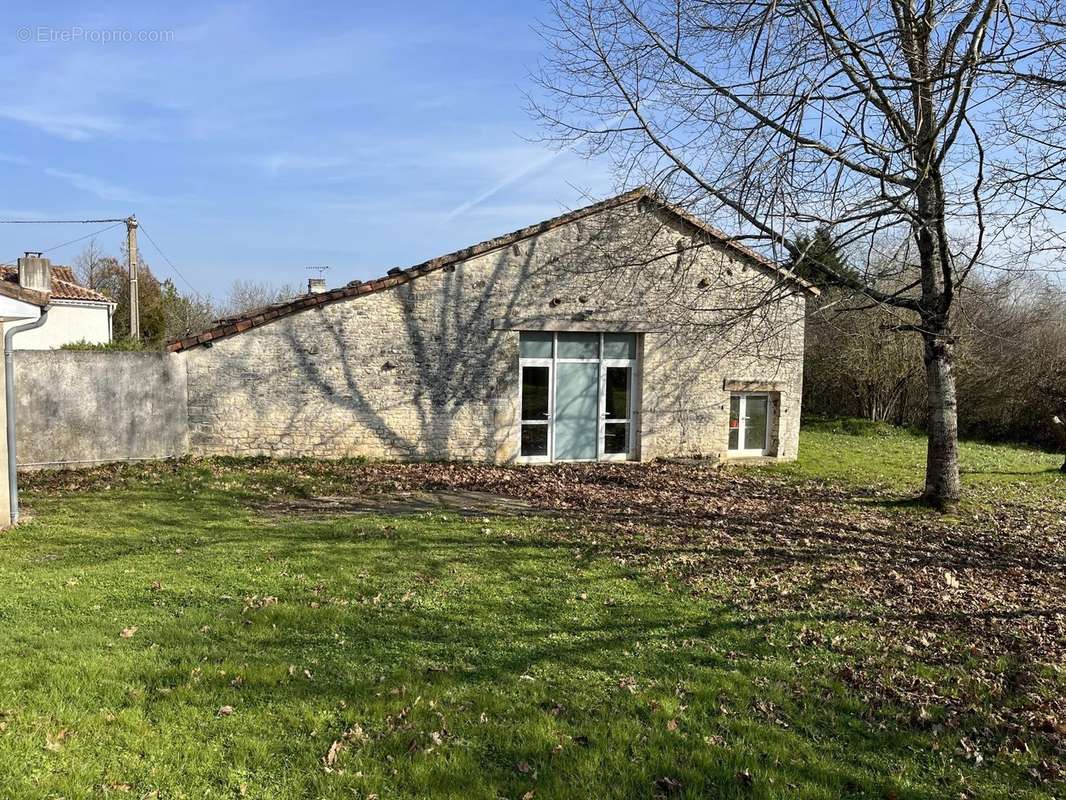 Maison à CHASSENEUIL-SUR-BONNIEURE