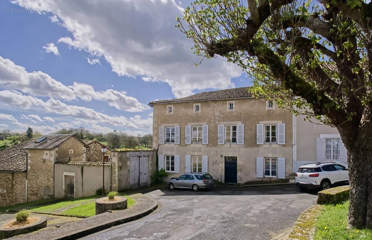 Maison à CHARROUX