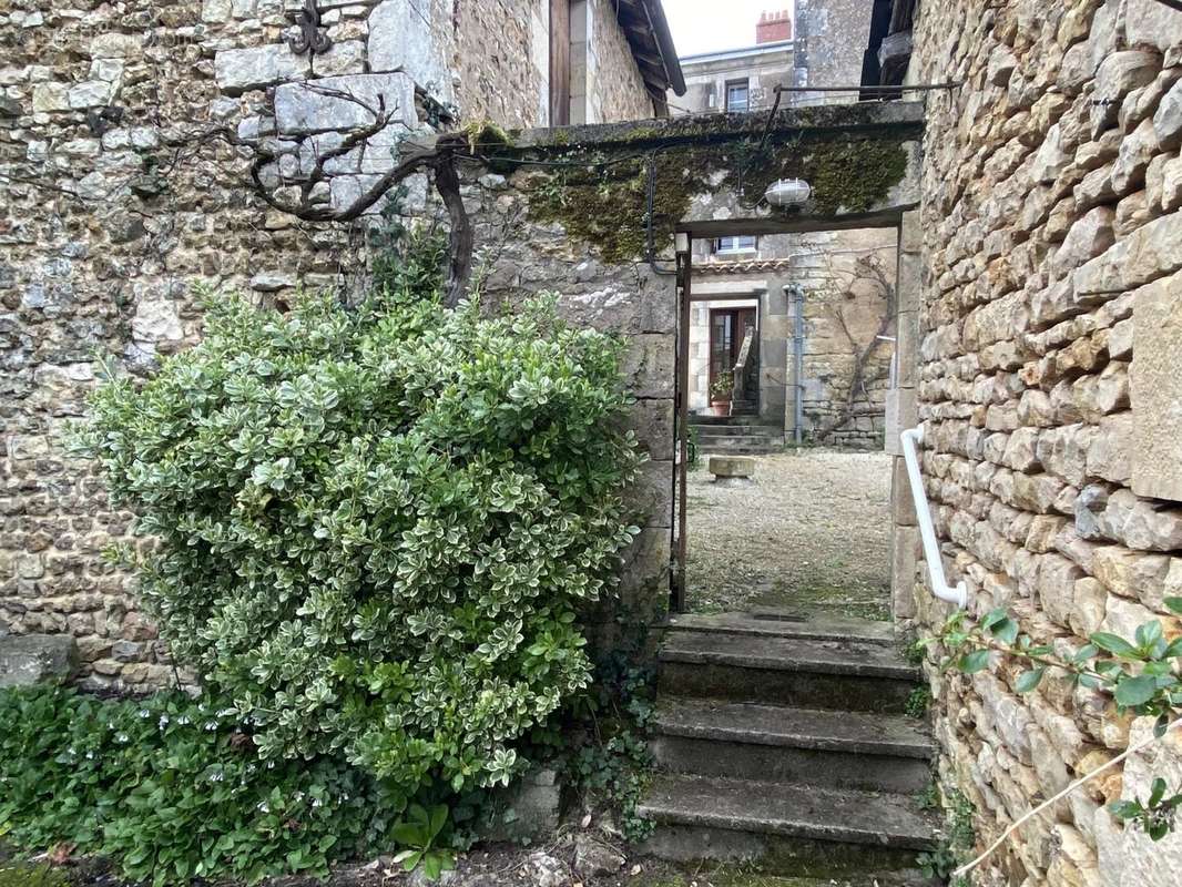 Maison à CHARROUX