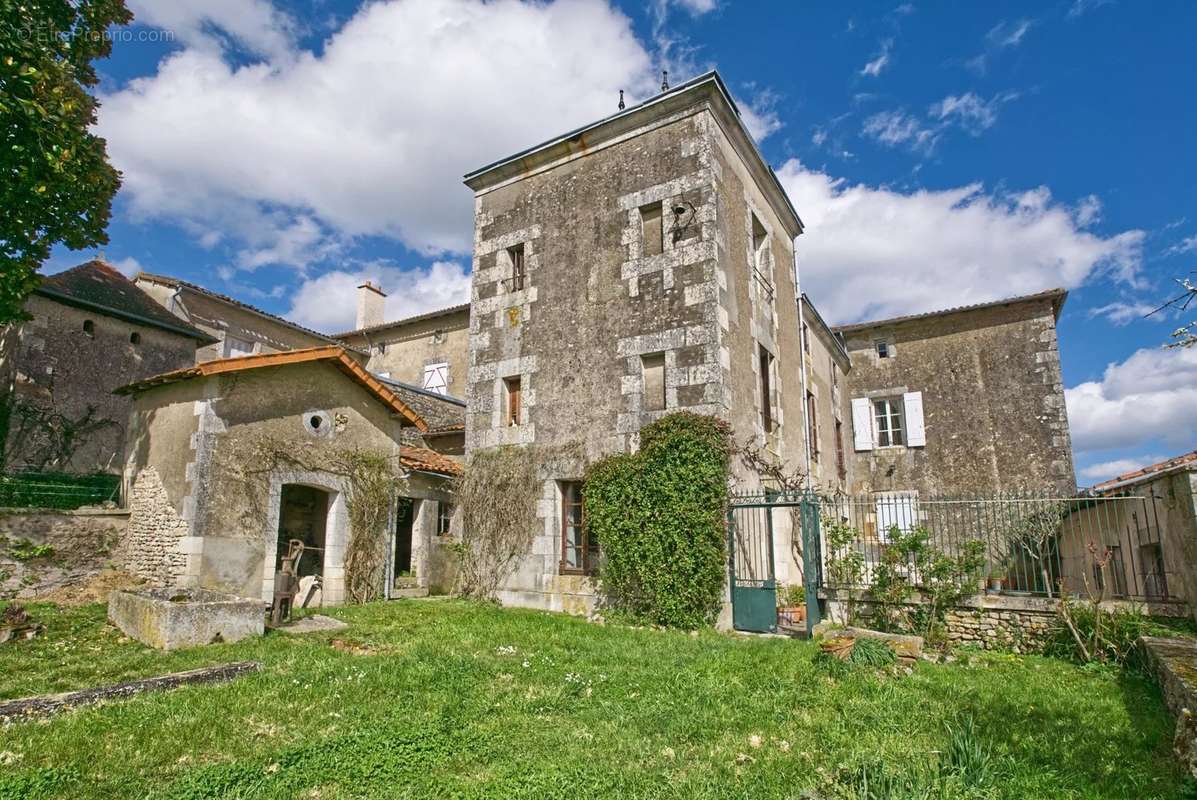 Maison à CHARROUX