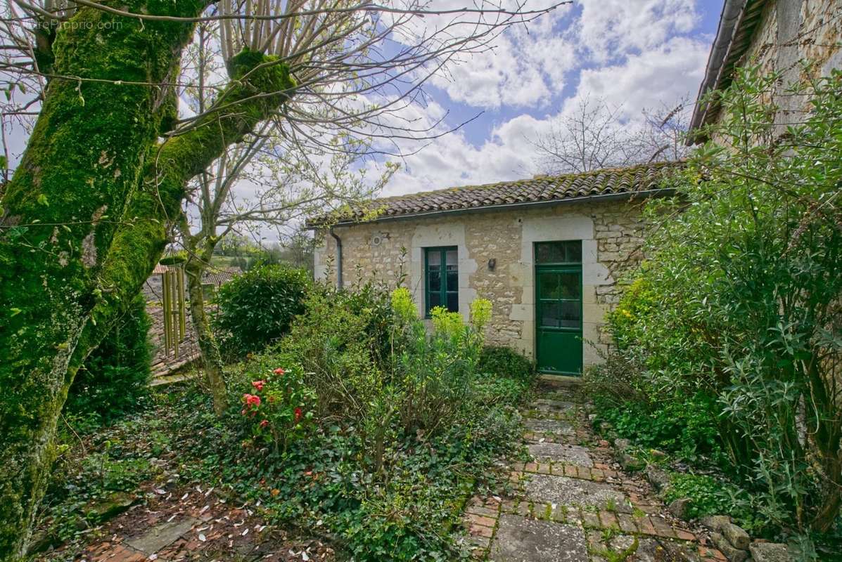 Maison à CHARROUX