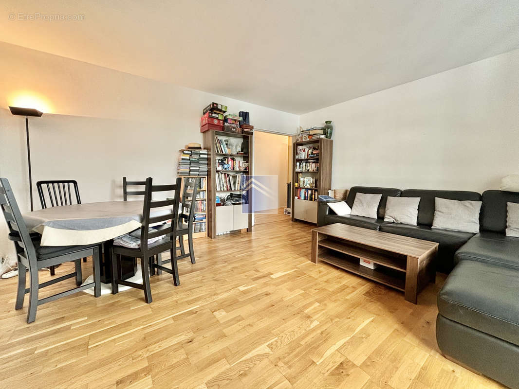 Appartement à COURBEVOIE