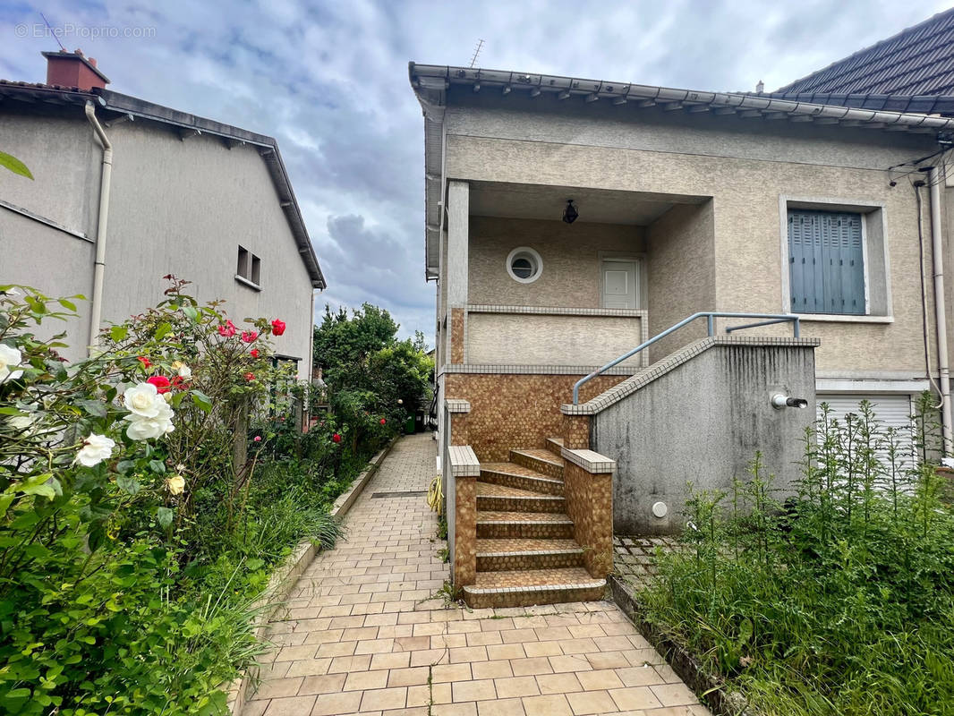 Maison à PARAY-VIEILLE-POSTE