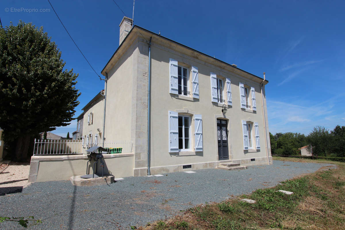 Maison à COULONGES-SUR-L&#039;AUTIZE