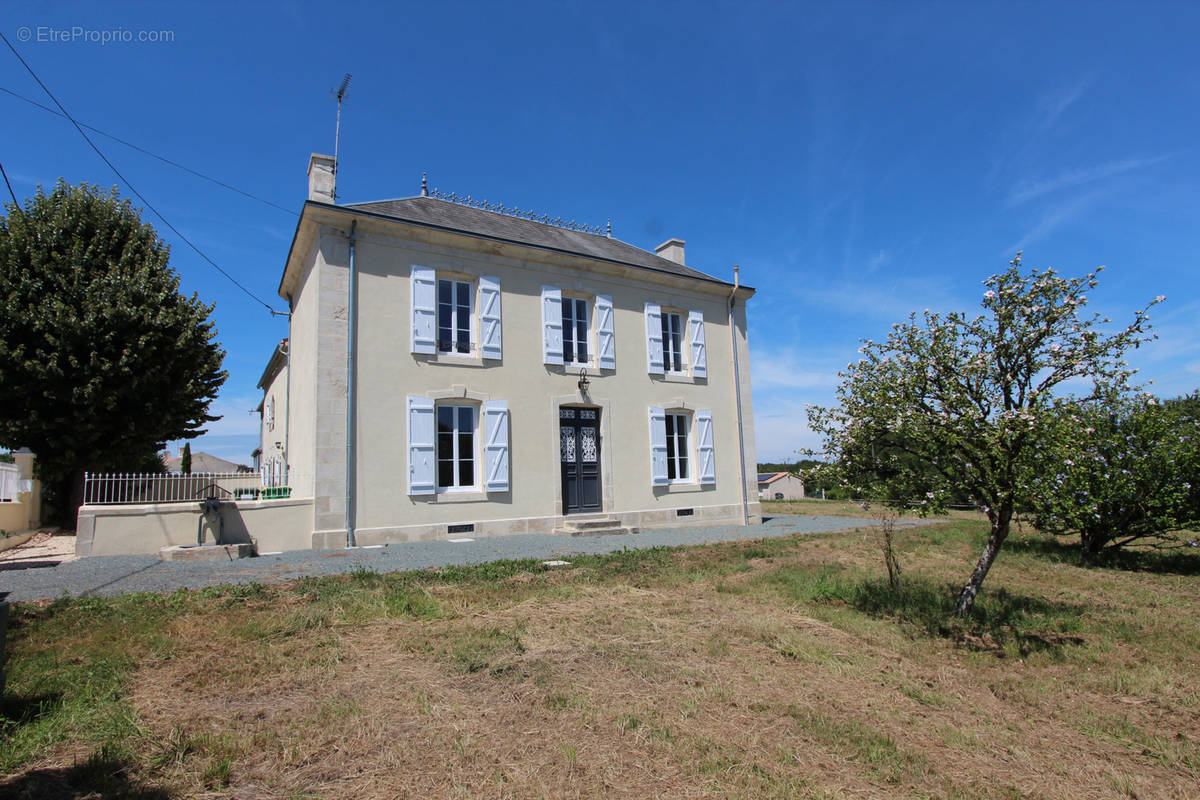 Maison à COULONGES-SUR-L&#039;AUTIZE