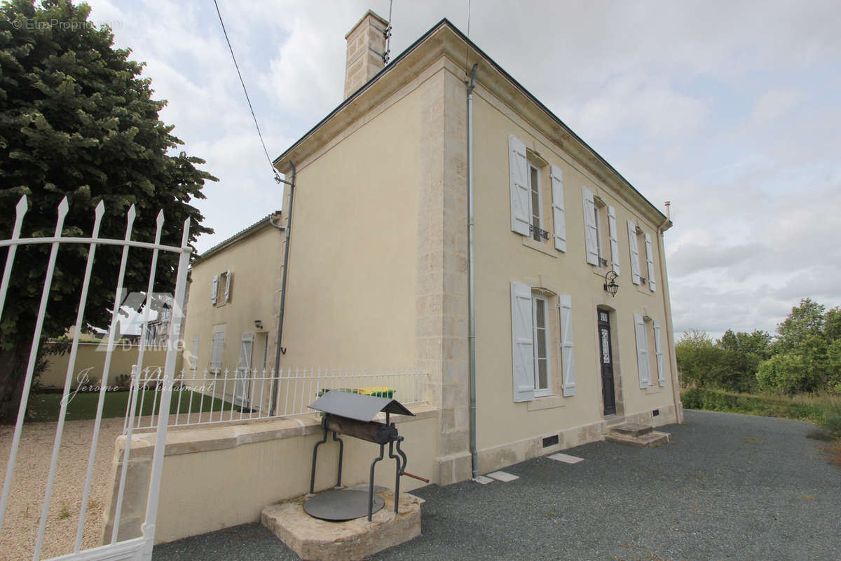 Maison à COULONGES-SUR-L&#039;AUTIZE