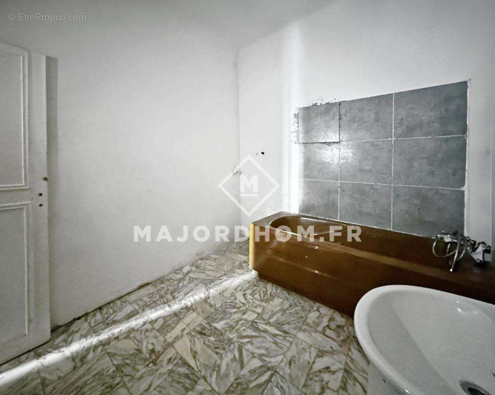 Appartement à MARSEILLE-1E