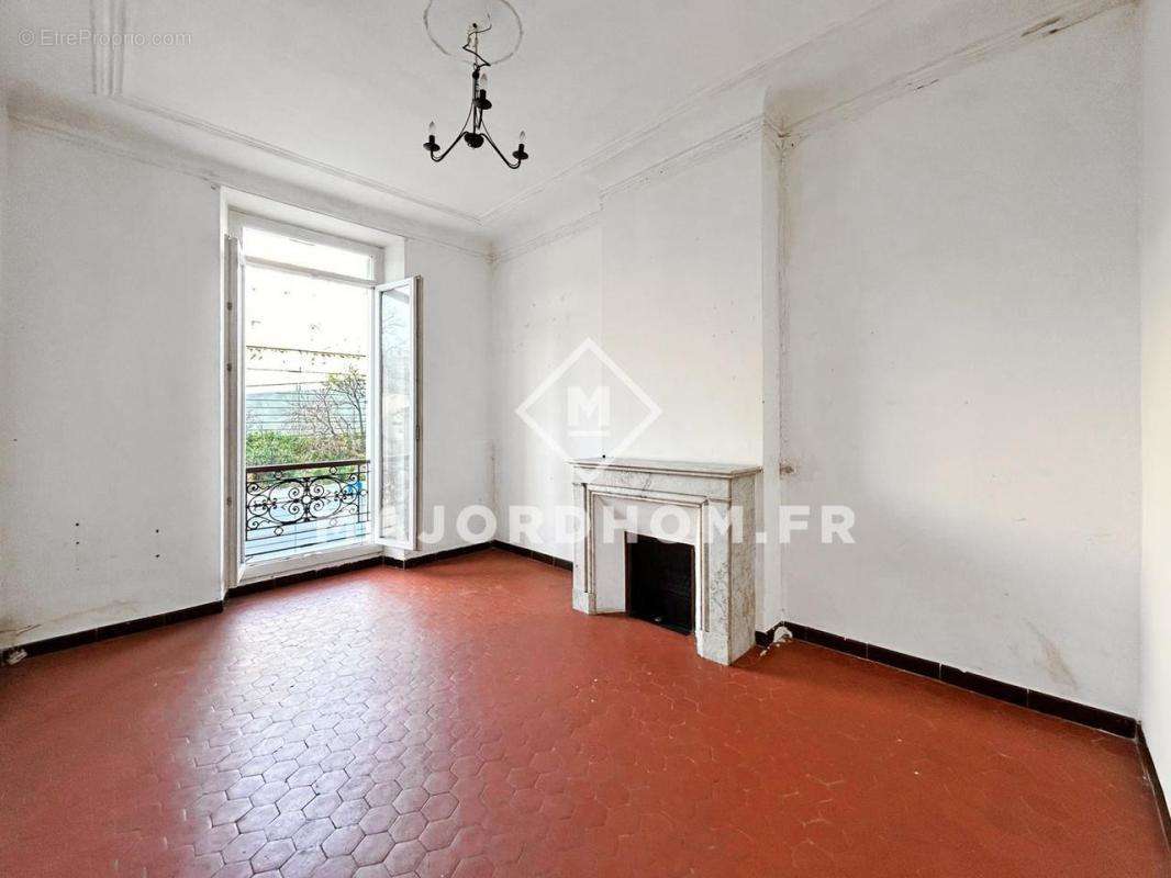 Appartement à MARSEILLE-1E