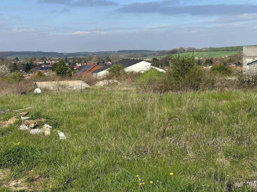 Terrain à COURCELLES-CHAUSSY