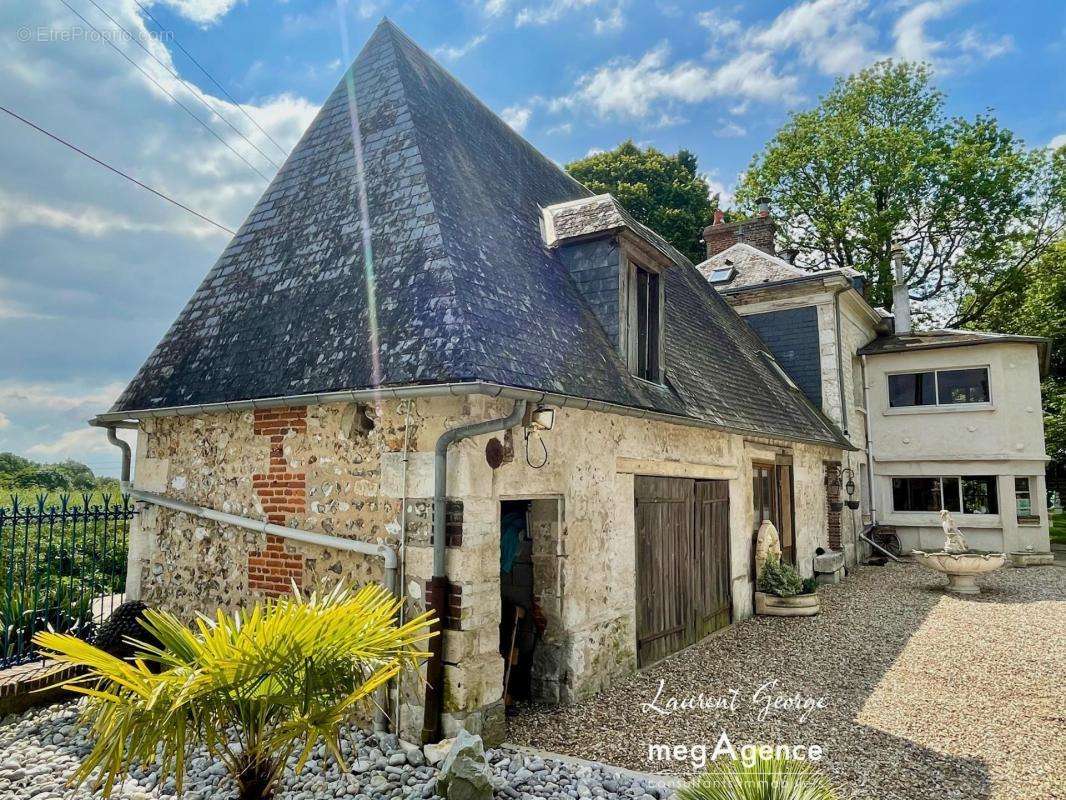 Maison à SAINT-OUEN-DE-THOUBERVILLE