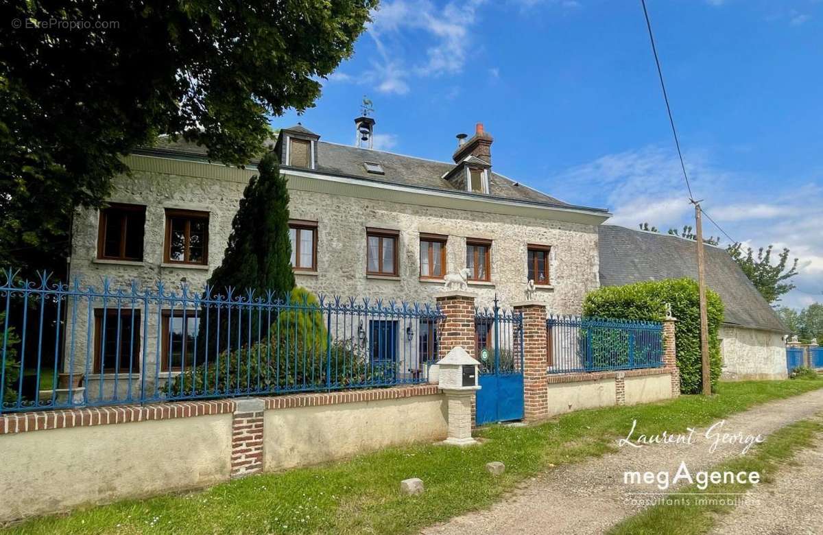 Maison à SAINT-OUEN-DE-THOUBERVILLE