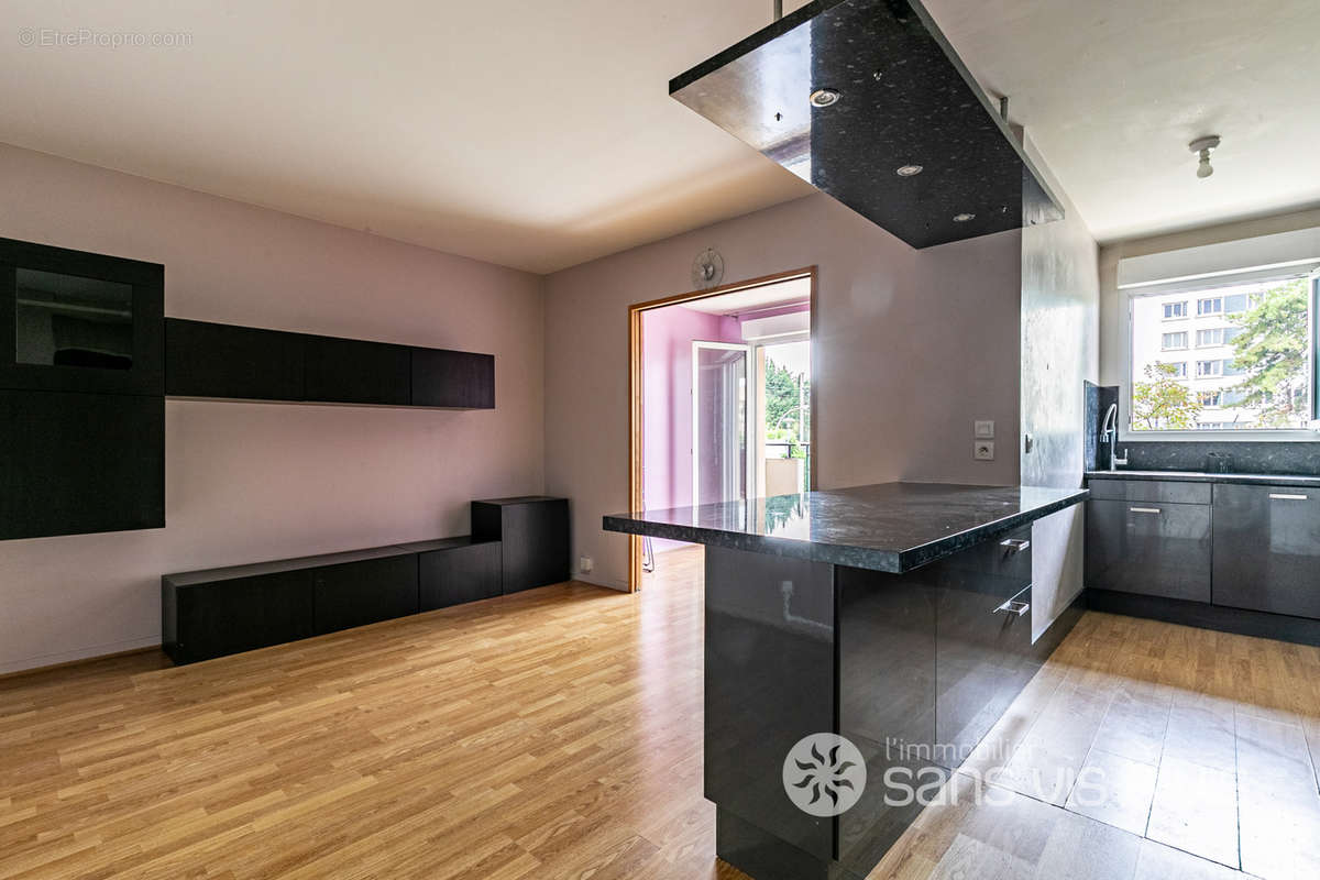 Appartement à COURBEVOIE