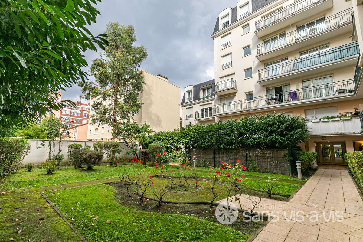 Appartement à COURBEVOIE