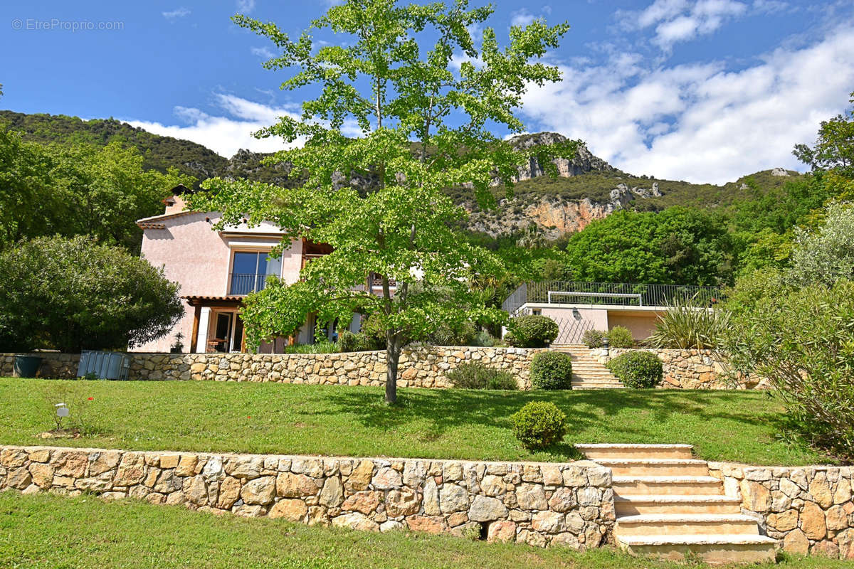 Maison à TOURRETTES-SUR-LOUP