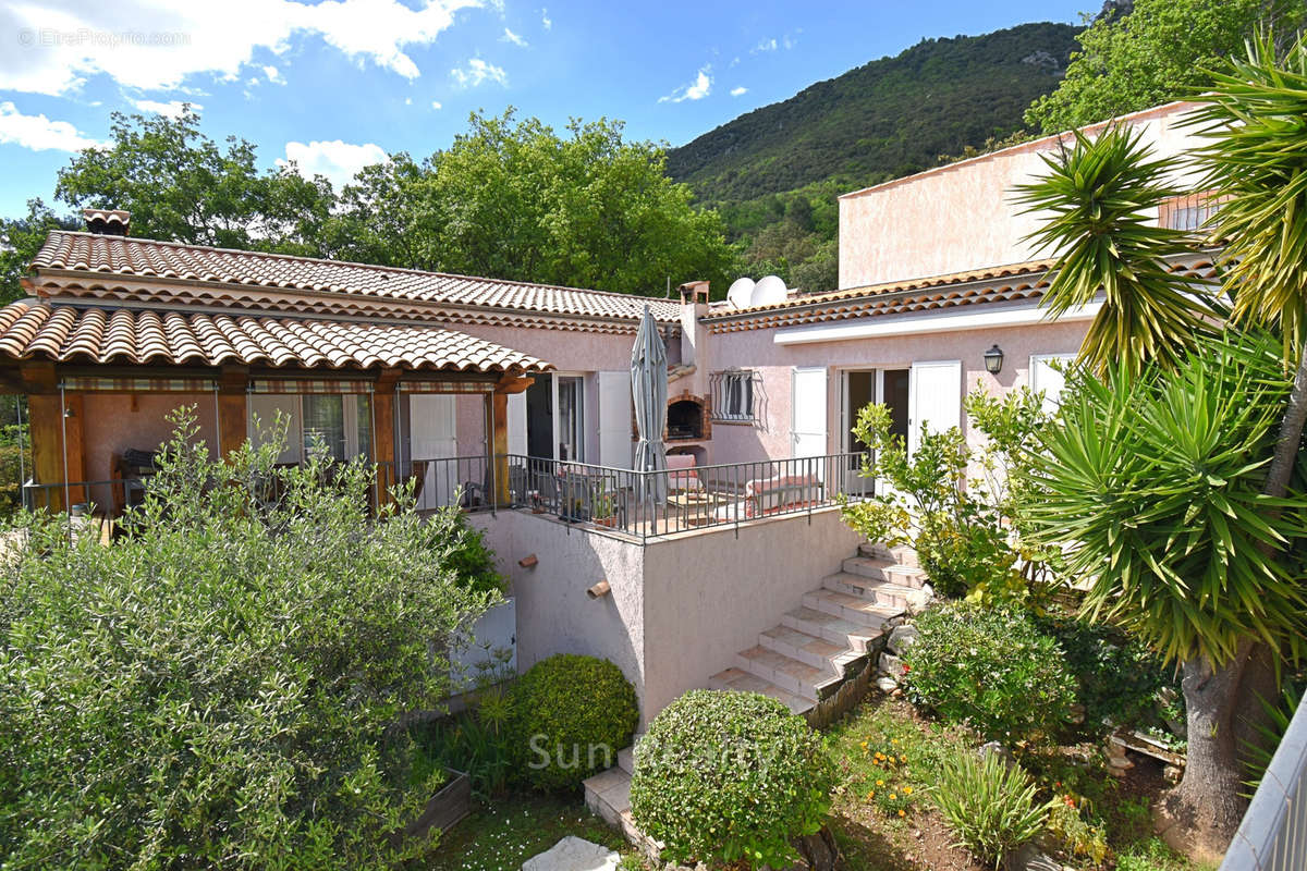 Maison à TOURRETTES-SUR-LOUP