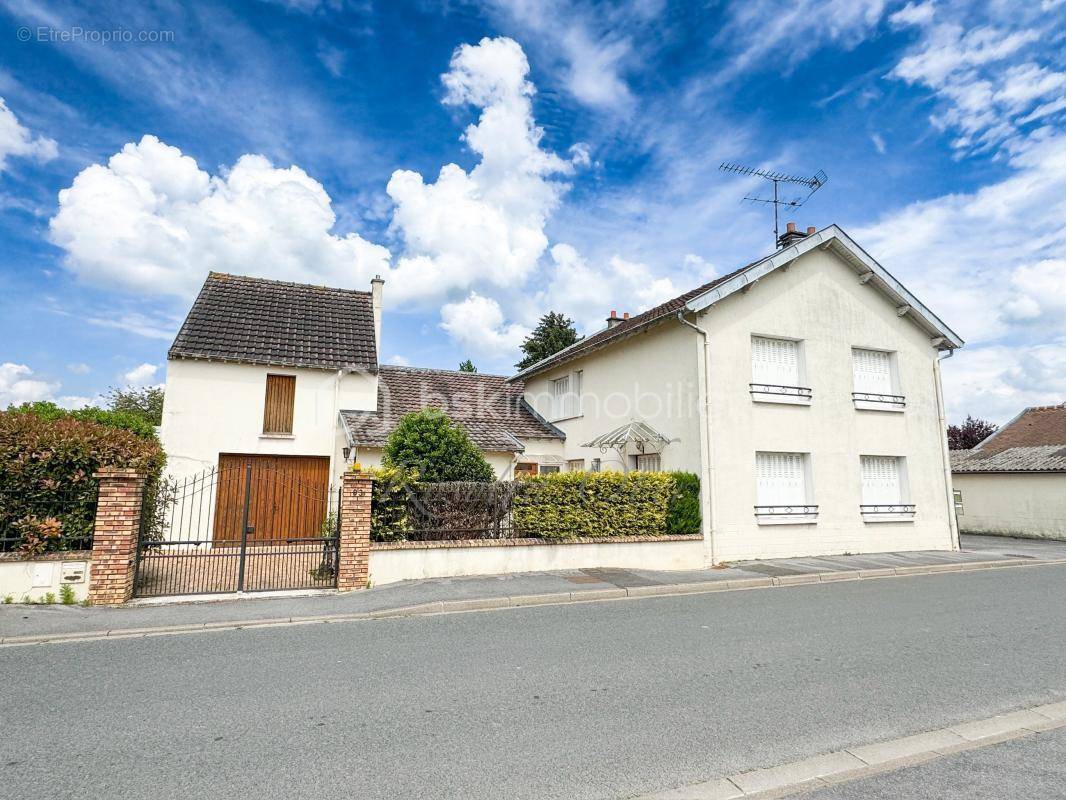 Maison à FONTENAY-TRESIGNY