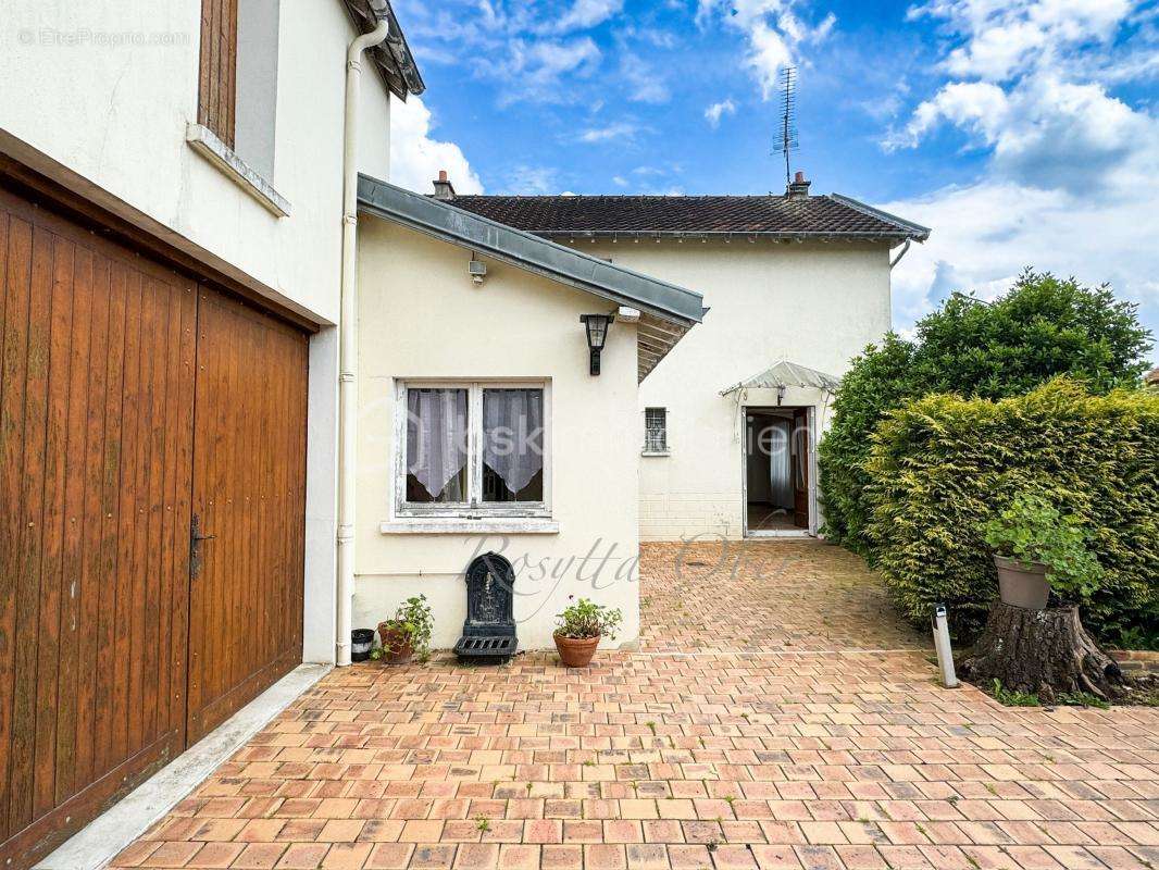 Maison à FONTENAY-TRESIGNY