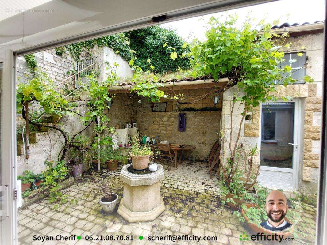 Maison à RUELLE-SUR-TOUVRE