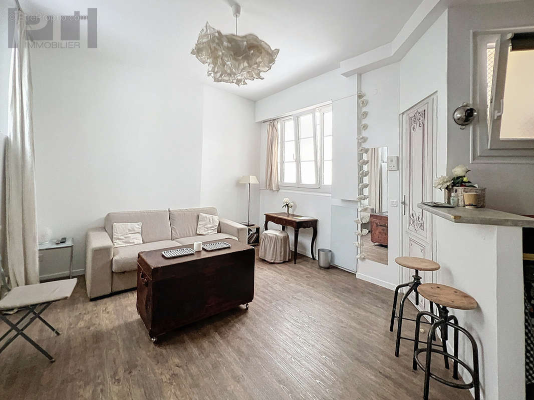 Appartement à PARIS-7E