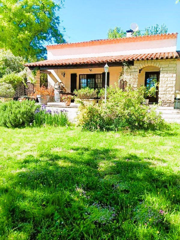 Maison à SAINT-QUENTIN-LA-POTERIE