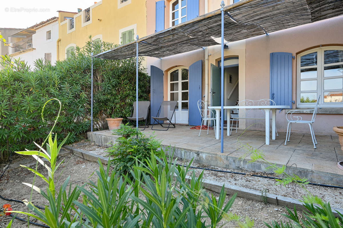 Maison à SAINT-CYR-SUR-MER