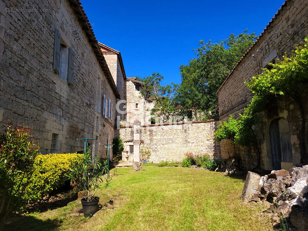 Maison à NOAILLES