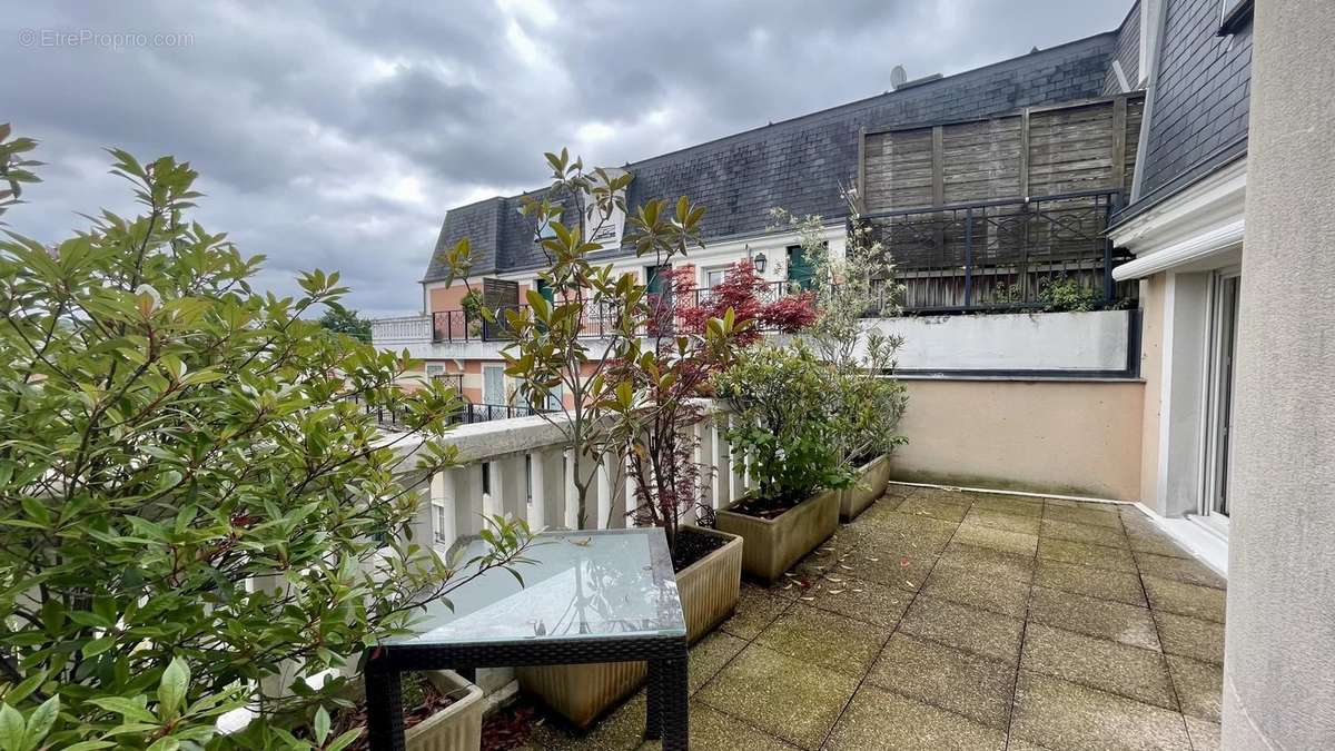 Appartement à LES PAVILLONS-SOUS-BOIS