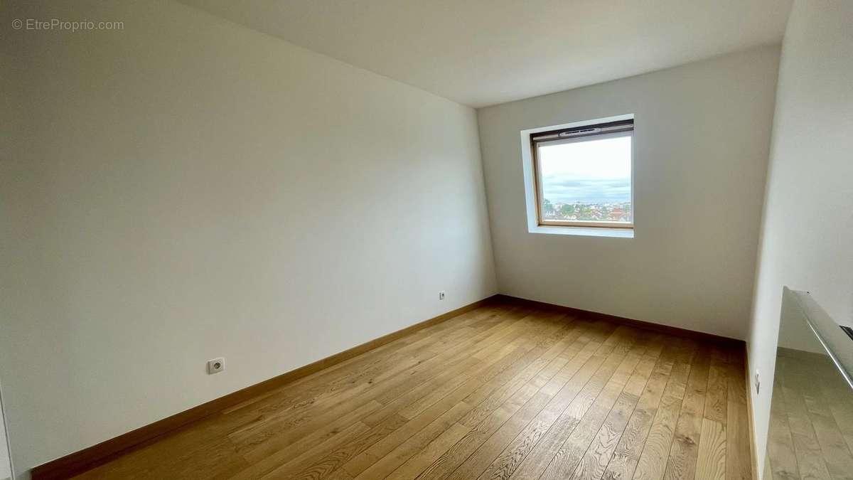 Appartement à LES PAVILLONS-SOUS-BOIS