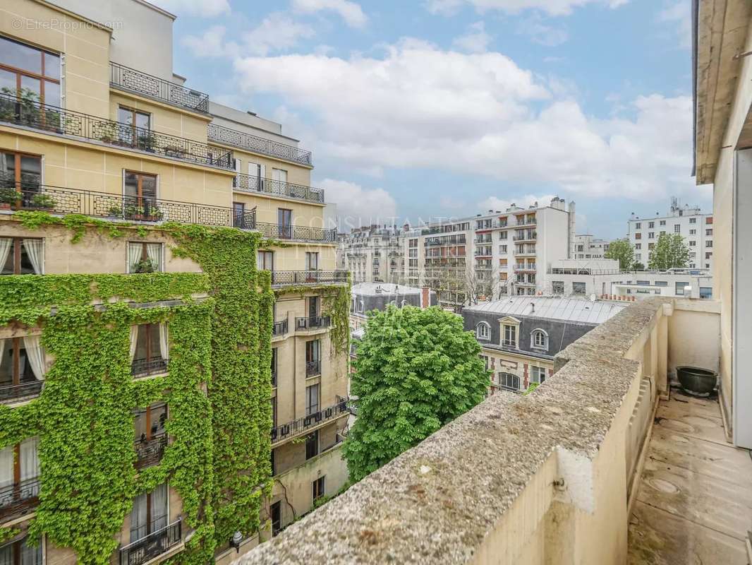 Appartement à PARIS-16E