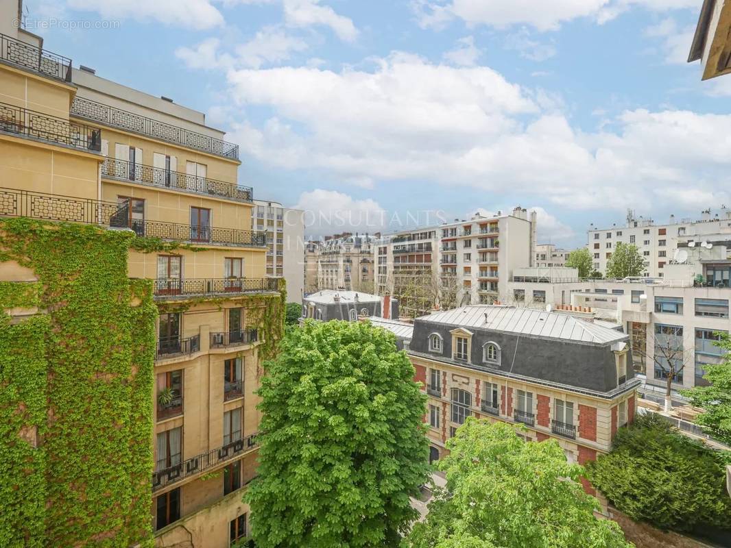 Appartement à PARIS-16E