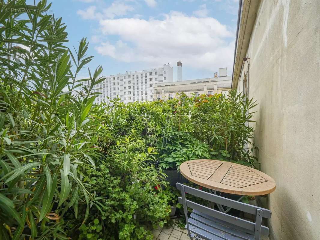 Appartement à PARIS-16E