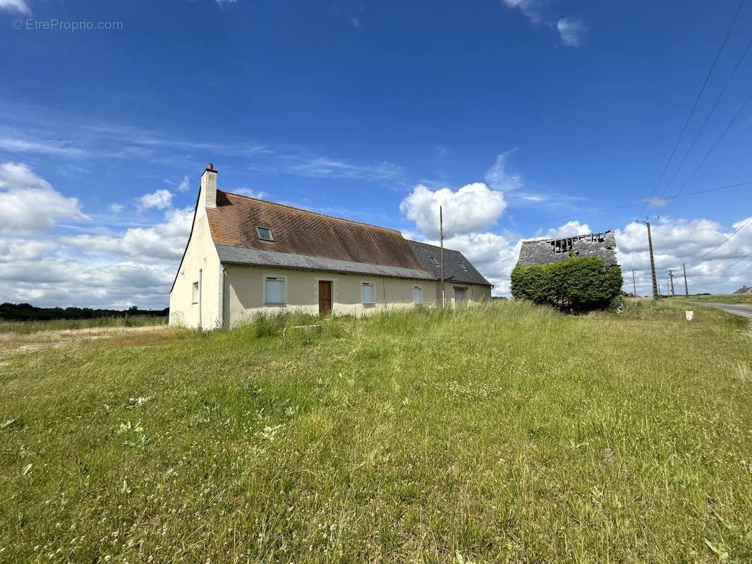 Maison à CHANNAY-SUR-LATHAN