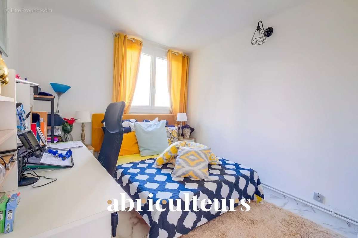 Appartement à MARSEILLE-4E