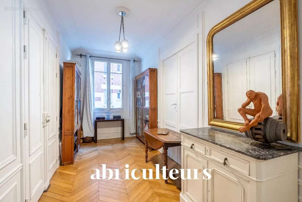 Appartement à PARIS-16E