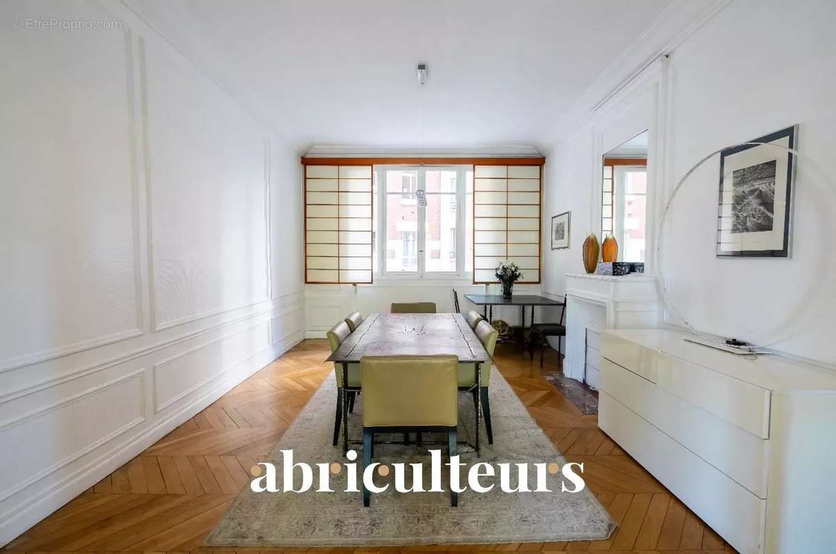 Appartement à PARIS-16E