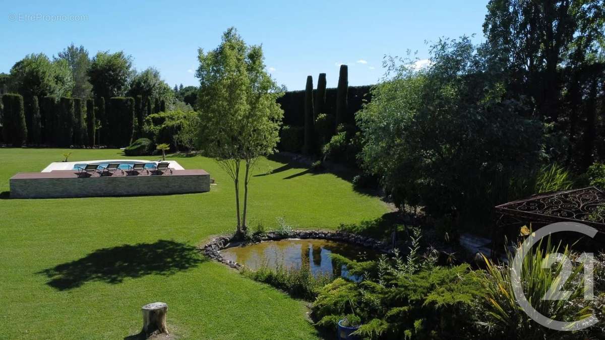 Maison à CHATEAUNEUF-GRASSE