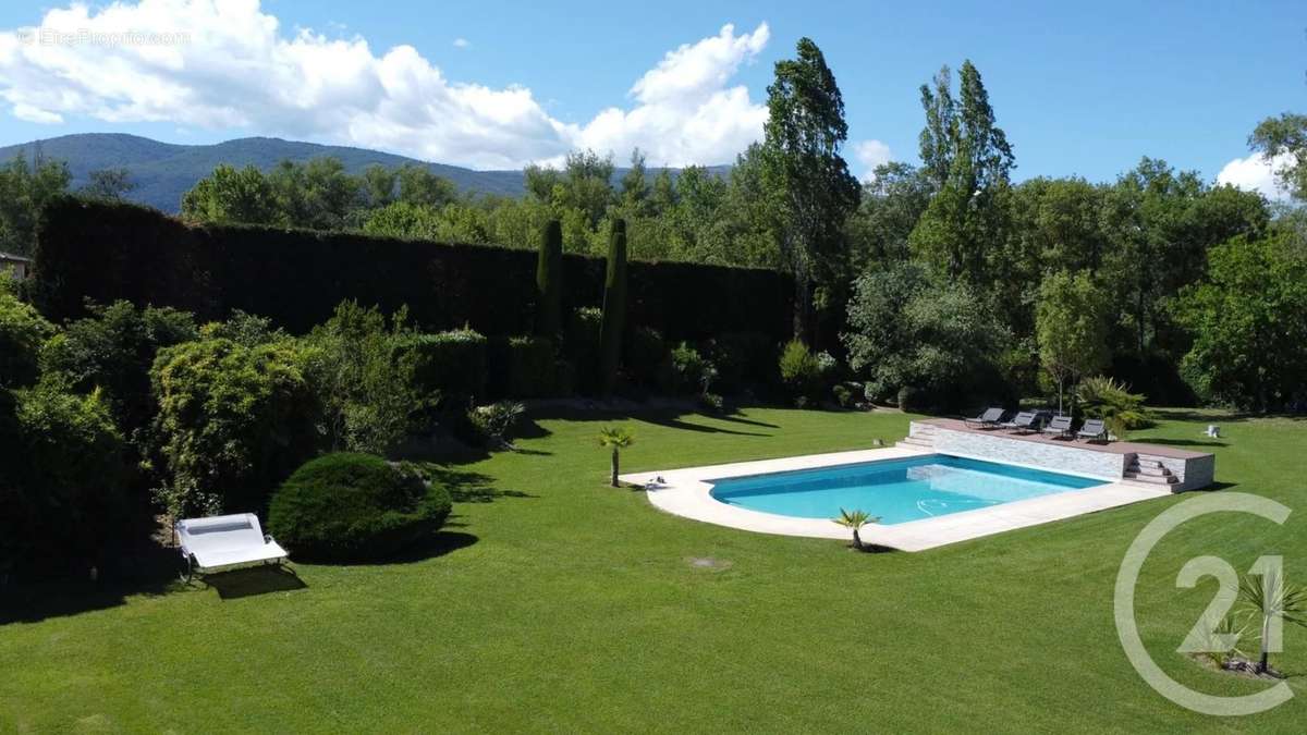 Maison à CHATEAUNEUF-GRASSE