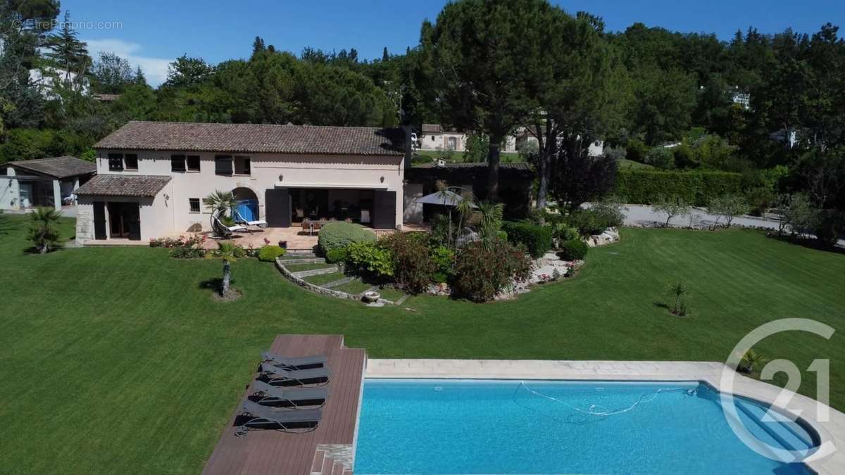 Maison à CHATEAUNEUF-GRASSE