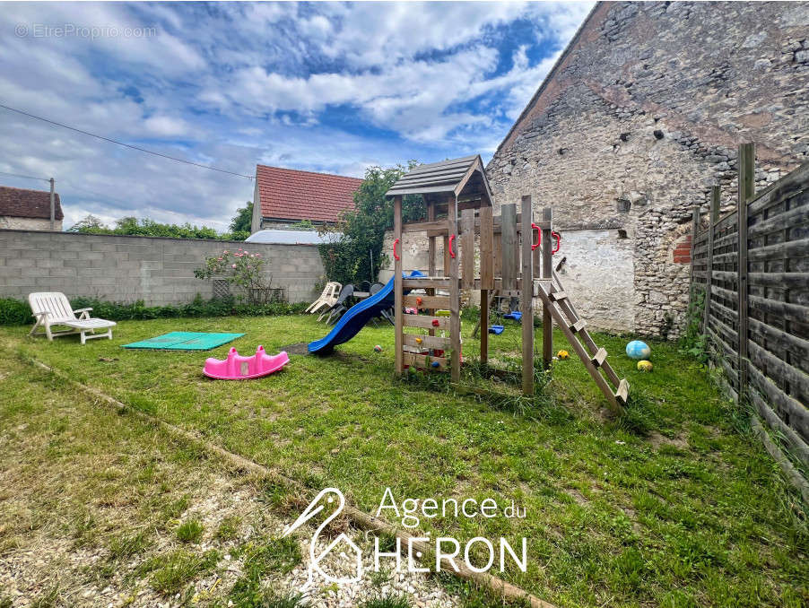 Maison à BEAUNE-LA-ROLANDE