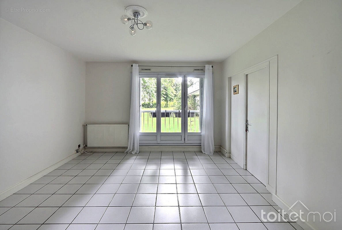 Appartement à MAGNY-LES-HAMEAUX