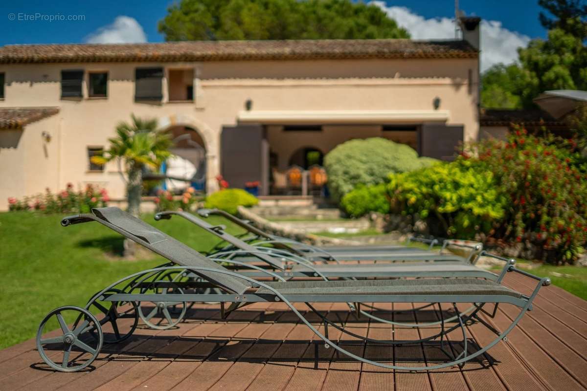 Maison à CHATEAUNEUF-GRASSE