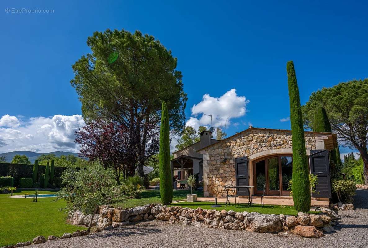 Maison à CHATEAUNEUF-GRASSE