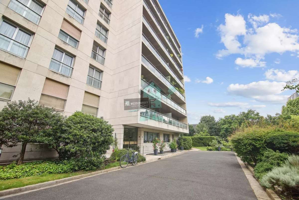 Appartement à NEUILLY-SUR-SEINE