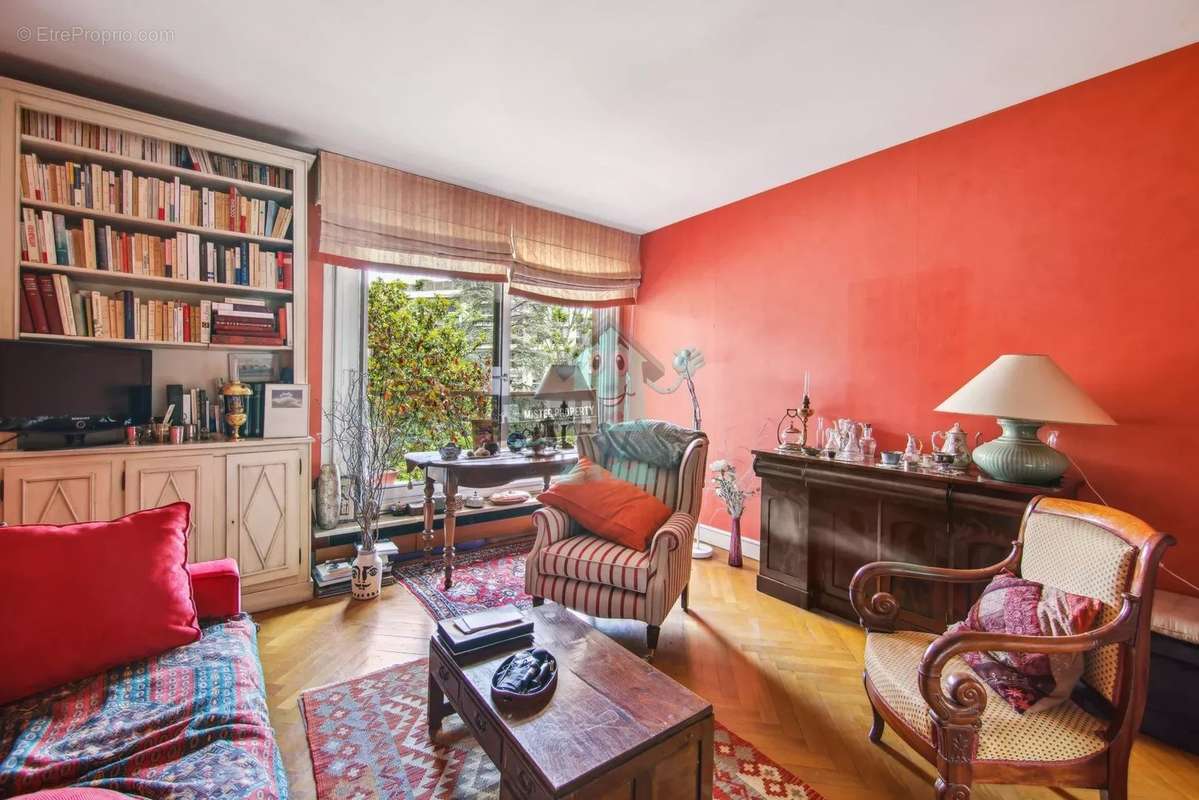 Appartement à NEUILLY-SUR-SEINE