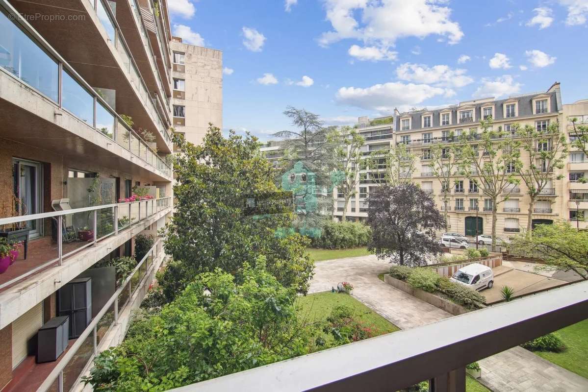 Appartement à NEUILLY-SUR-SEINE