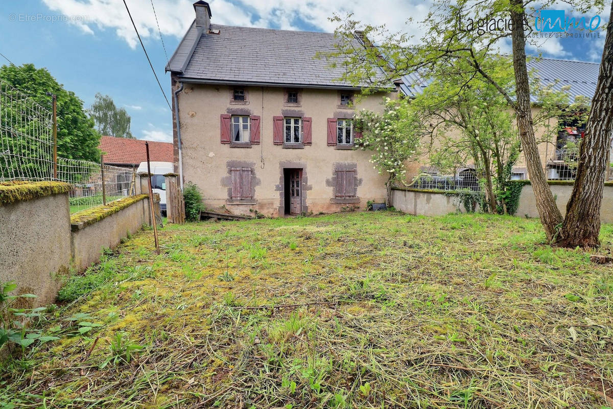 Maison à CHAPDES-BEAUFORT